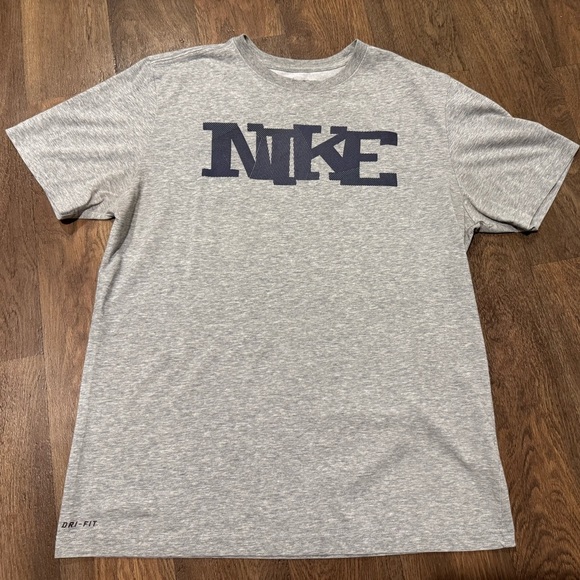 Nike Dri-Fit Men’s Large Short Sleeve T-shirt Gray Logo - Picture 2 of 8